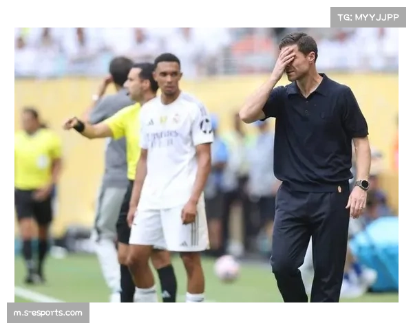 阿隆索执教皇马推行三中卫体系 边翼卫前插助力进攻却暴露防守漏洞